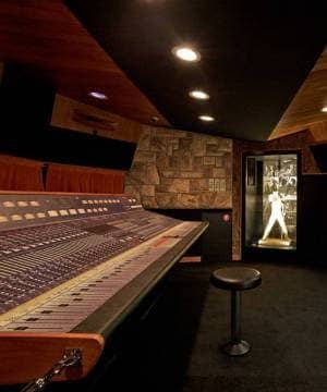 Wiedereröffnung des Queen: The Studio Experience.