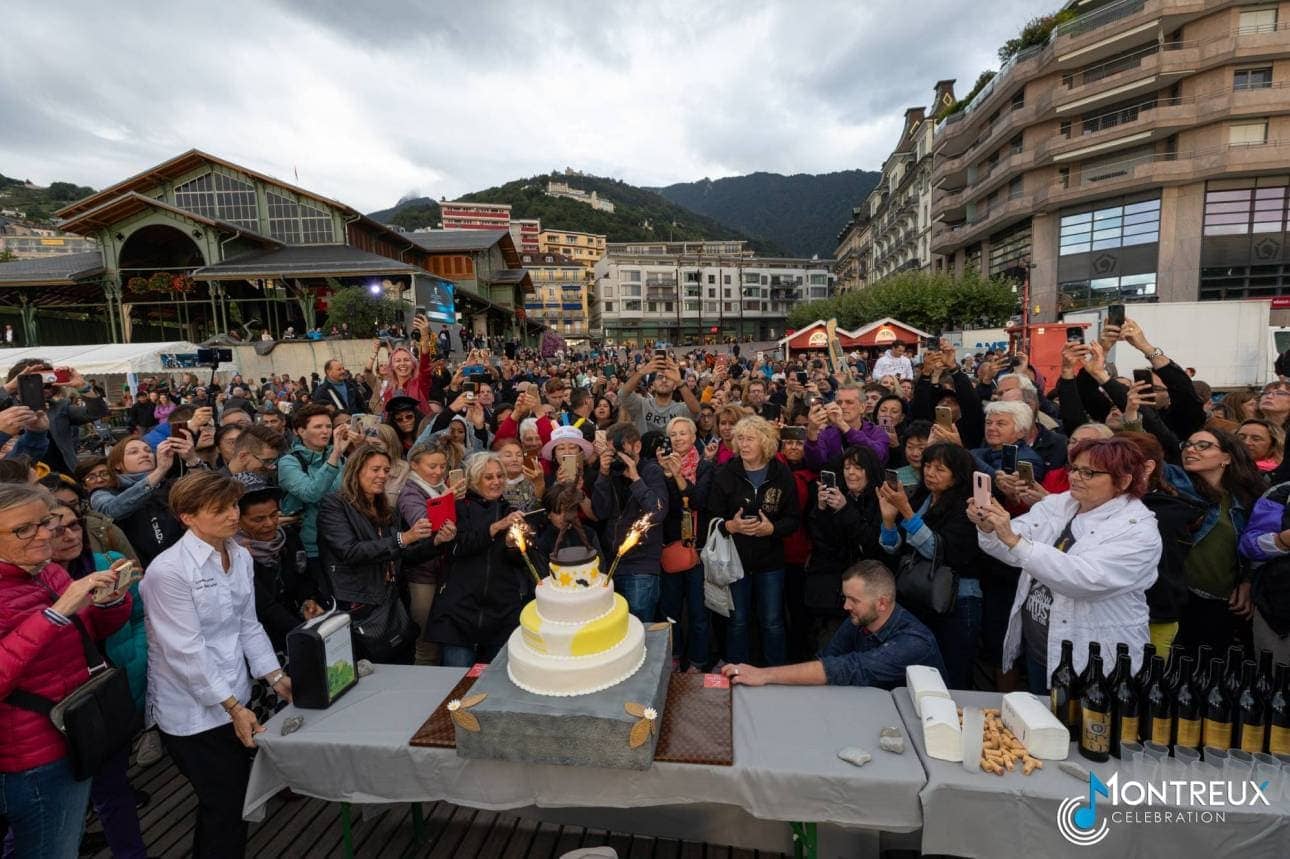 Torta di compleanno offerta durante i Freddie Celebration Days 2019 