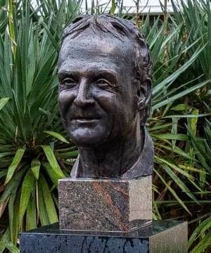 The bust of David Richards