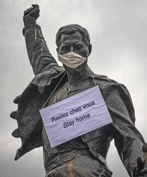 La statue de Freddie Mercury et le COVID-19