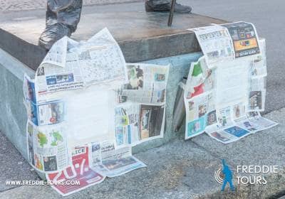Restauration des plaques de la Statue de Freddie Mercury