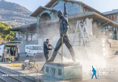 Restauration des plaques de la Statue de Freddie Mercury