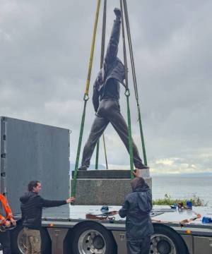  The Freddie Mercury statue is back in its original location