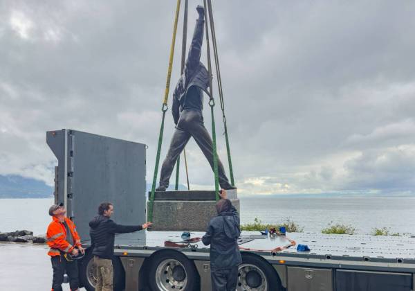  The Freddie Mercury statue is back in its original location