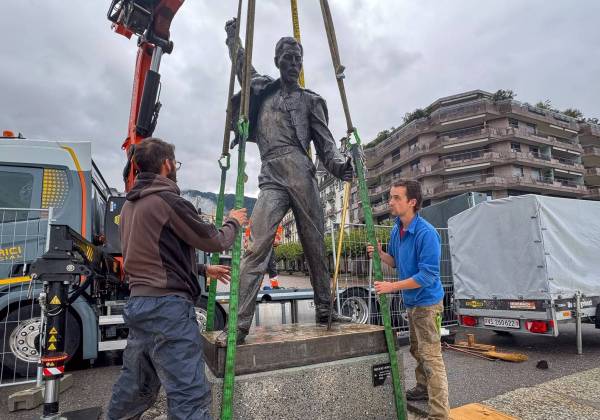  The Freddie Mercury statue is back in its original location