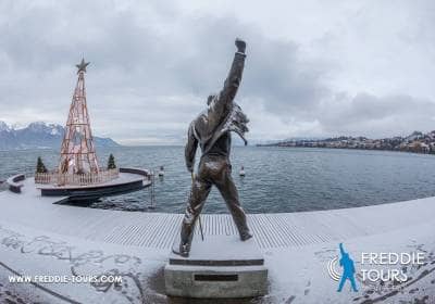 Freddie Mercury sotto la neve!