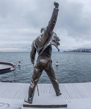 Freddie Mercury sous la neige !